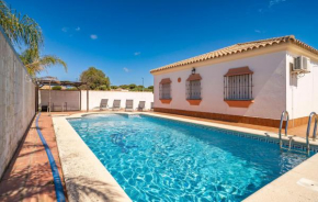 3 Bedroom Cozy Home In Chiclana De La Fronter